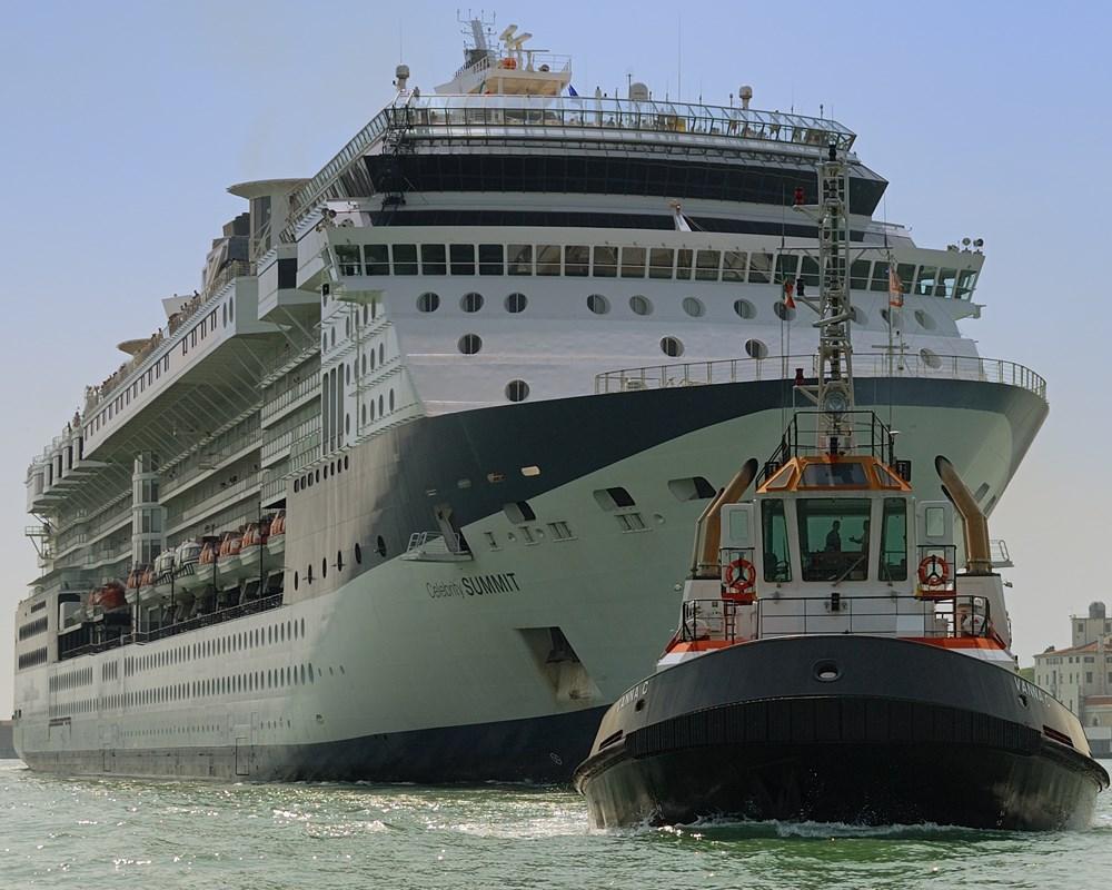 Celebrity Summit
